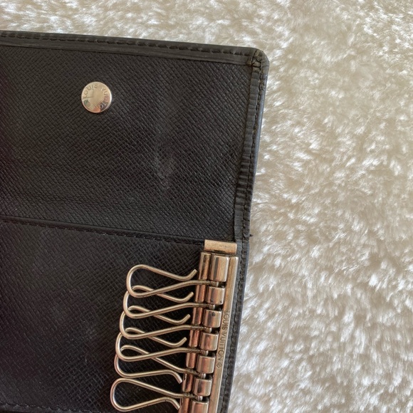 Authentic LV Keyholder - Picture 7 of 8